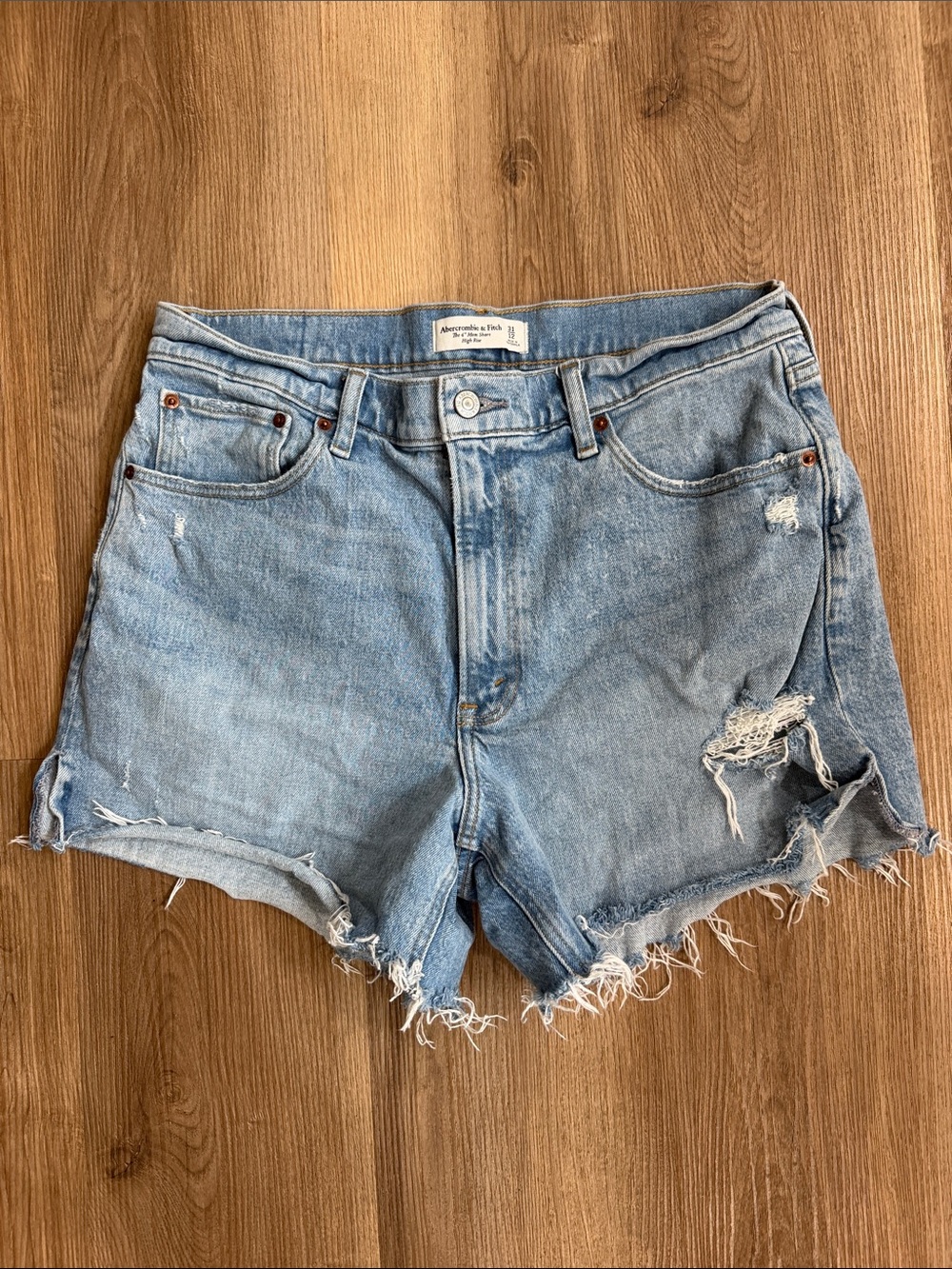 Abercrombie & Fitch The Mom Short High Rise 4” Denim Jean Shorts Size 31 or 12